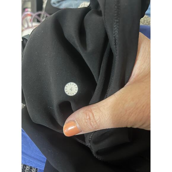 Lululemon On the Fly Skirt Size 4 - Picture 5 of 5